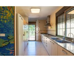 Casa con jardín y vistas en Prenafeta