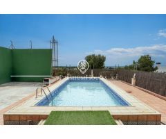 Casa independiente con vistas y piscina en Santa María