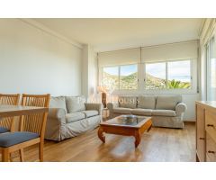 Apartamento con vistas y terraza a la venta en Aiguadolç, Sitges