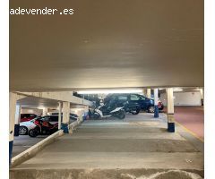 Plaza grande en zona de alta demanda