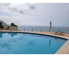 Con preciosas vistas al mar, Dúplex adosado, 3 dormitorios, 2 baños, en Mascarat en Altea