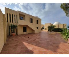 Con preciosas vistas al mar, Dúplex adosado, 3 dormitorios, 2 baños, en Mascarat en Altea