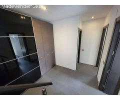 Con preciosas vistas al mar, Dúplex adosado, 3 dormitorios, 2 baños, en Mascarat en Altea