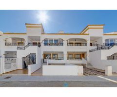 BUNGALOW DE 2 DORMITORIOS CON JARDÍN PRIVADO, PISCINA COMUNITARIA Y PARKING (Vistabella Golf)
