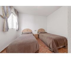 BUNGALOW DE 2 DORMITORIOS CON JARDÍN PRIVADO, PISCINA COMUNITARIA Y PARKING (Vistabella Golf)