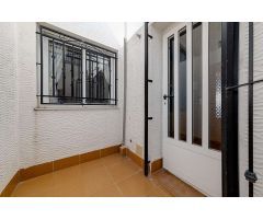 BUNGALOW DE 2 DORMITORIOS CON JARDÍN PRIVADO, PISCINA COMUNITARIA Y PARKING (Vistabella Golf)