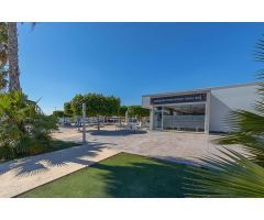 BUNGALOW DE 2 DORMITORIOS CON JARDÍN PRIVADO, PISCINA COMUNITARIA Y PARKING (Vistabella Golf)