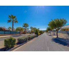 BUNGALOW DE 2 DORMITORIOS CON JARDÍN PRIVADO, PISCINA COMUNITARIA Y PARKING (Vistabella Golf)