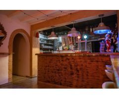 Espléndido bar en Ibiza cerca del puerto (Islas Baleares)