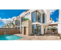 Villa a estrenar de 3 dormitorios con piscina privada en Los Montesinos
