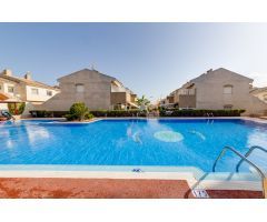 Bonito bungalow de 2 dormitorios con piscina en Torrevieja (Aguas Nuevas)
