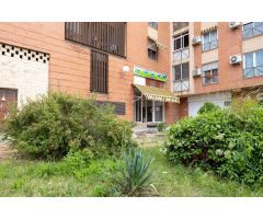 ¡Oportunidad! Se vende local con negocio de heladería en pleno funcionamiento. Parque Nueva Granada