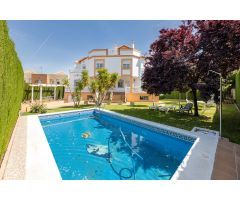 ¡GRAN CHALET EN GOJAR EN URBANIZACION LOS CEREZOS!