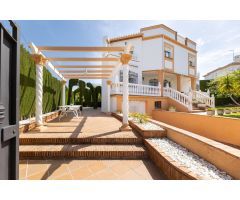 ¡GRAN CHALET EN GOJAR EN URBANIZACION LOS CEREZOS!