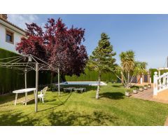 ¡GRAN CHALET EN GOJAR EN URBANIZACION LOS CEREZOS!