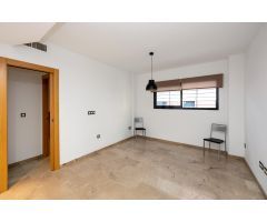 Piso de dos dormitorios, garaje y trastero.