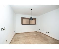 Piso de dos dormitorios, garaje y trastero.