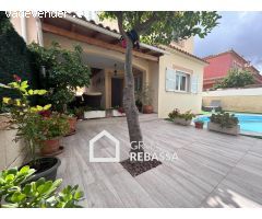 Se VENDE precioso chalet PAREADO con piscina privada en el Municipio de Marratxí. (3 habit/3 baños)