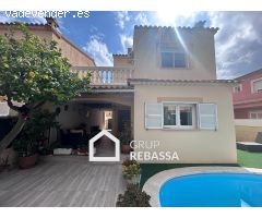 Se VENDE precioso chalet PAREADO con piscina privada en el Municipio de Marratxí. (3 habit/3 baños)