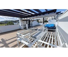 Ático de Lujo en Venta con Vistas al Mar y al Golf en Los Arqueros