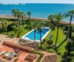 ESPECTACULAR CASA A PIE DE PLAYA - ESTEPONA