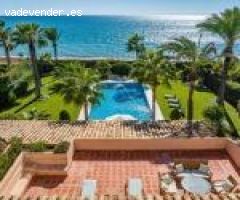 ESPECTACULAR CASA A PIE DE PLAYA - ESTEPONA