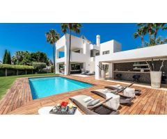 Top Villa moderna de lujo en Altos de Puente Romano