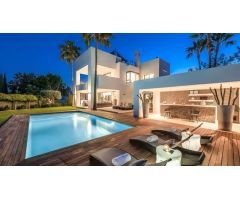 Top Villa moderna de lujo en Altos de Puente Romano