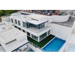 Espectacular Villa de Lujo en San Miguel de Salinas con piscina propia y vistas a los campos de golf
