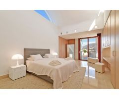 Preciosa villa a pies de campos de golf.