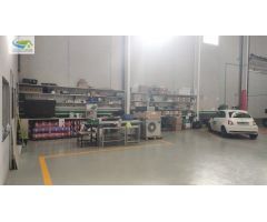 ALQUILER NAVE DE 700M2,  EN PARCELA DE 1000M2, OFICINAS, VESTUARIOS, ALTILLO, Y PATIO TECHADO