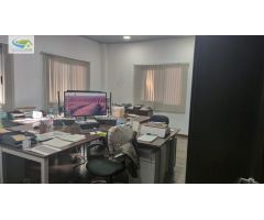 ALQUILER NAVE DE 700M2,  EN PARCELA DE 1000M2, OFICINAS, VESTUARIOS, ALTILLO, Y PATIO TECHADO