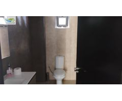 ALQUILER NAVE DE 700M2,  EN PARCELA DE 1000M2, OFICINAS, VESTUARIOS, ALTILLO, Y PATIO TECHADO
