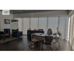 ALQUILER NAVE DE 700M2,  EN PARCELA DE 1000M2, OFICINAS, VESTUARIOS, ALTILLO, Y PATIO TECHADO