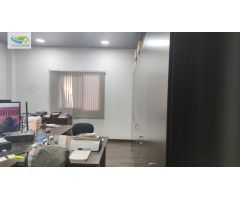 ALQUILER NAVE DE 700M2,  EN PARCELA DE 1000M2, OFICINAS, VESTUARIOS, ALTILLO, Y PATIO TECHADO
