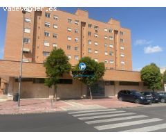 Se alquila estupendo Local comercial en Calle Santander, Alcala de Henares. Madrid