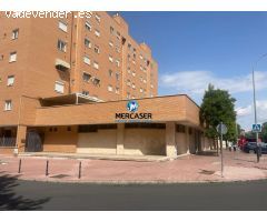 Se alquila estupendo Local comercial en Calle Santander, Alcala de Henares. Madrid