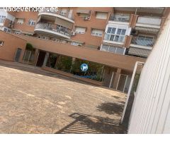 Se alquila estupendo Local comercial en Calle Santander, Alcala de Henares. Madrid