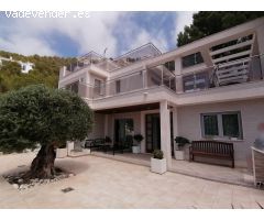 Se vende Villa de lujo en Altea con vistas al mar.