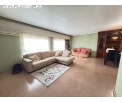 Amplio Piso en el Corazón de Alicante con Patio y Excelentes Conexiones