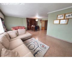 Amplio Piso en el Corazón de Alicante con Patio y Excelentes Conexiones