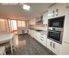 Amplio Piso en el Corazón de Alicante con Patio y Excelentes Conexiones