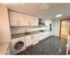 Amplio Piso en el Corazón de Alicante con Patio y Excelentes Conexiones