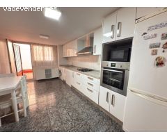 Amplio Piso en el Corazón de Alicante con Patio y Excelentes Conexiones