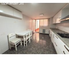 Amplio Piso en el Corazón de Alicante con Patio y Excelentes Conexiones