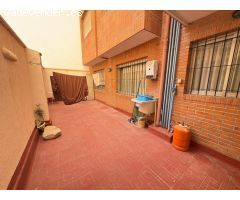 Amplio Piso en el Corazón de Alicante con Patio y Excelentes Conexiones
