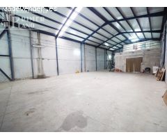 Se alquila nave con 364 m2 junto a calle campo