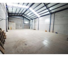 Se alquila nave con 364 m2 junto a calle campo