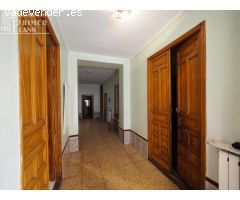 Casa en pleno centro de Tomelloso, para tirar, a dos calles con 31 m de fachada y 418 m2.