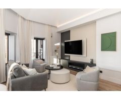 PISO EN EL BARRIO DE LAS CORTES CON AMPLIA TERRAZA Y GARAJE. UNA 5º PLANTA